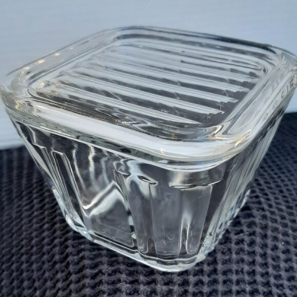 ANCHOR HOCKING 1932 VINTAGE DESIGN REFRIGERATOR DISH W / LID 4.5” - Picture 6 of 9